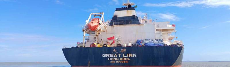 What are the duties and responsibilities of ships crew